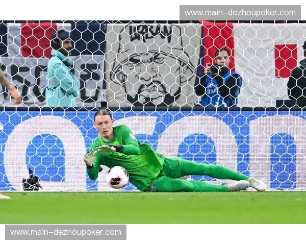 萨福诺夫把守球门连丢三球 巴黎门将位置引发讨论 萨福诺夫把守球门连丢三球 巴黎门将位置引发讨论